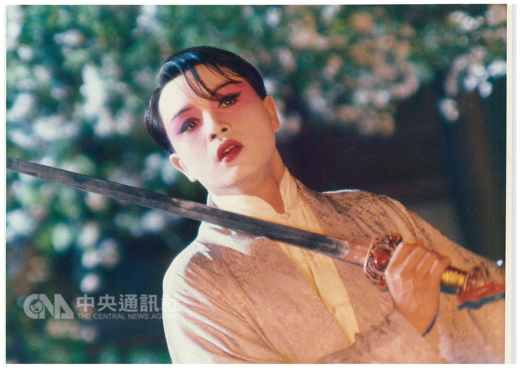 電影「霸王別姬」上映25週年,也是主演其中靈魂角色「程蝶衣」的張國榮逝世15週年,12月14日將推出25週年數位修復版。(甲上娛樂提供)中央社記者汪宜儒傳真 107年11月27日