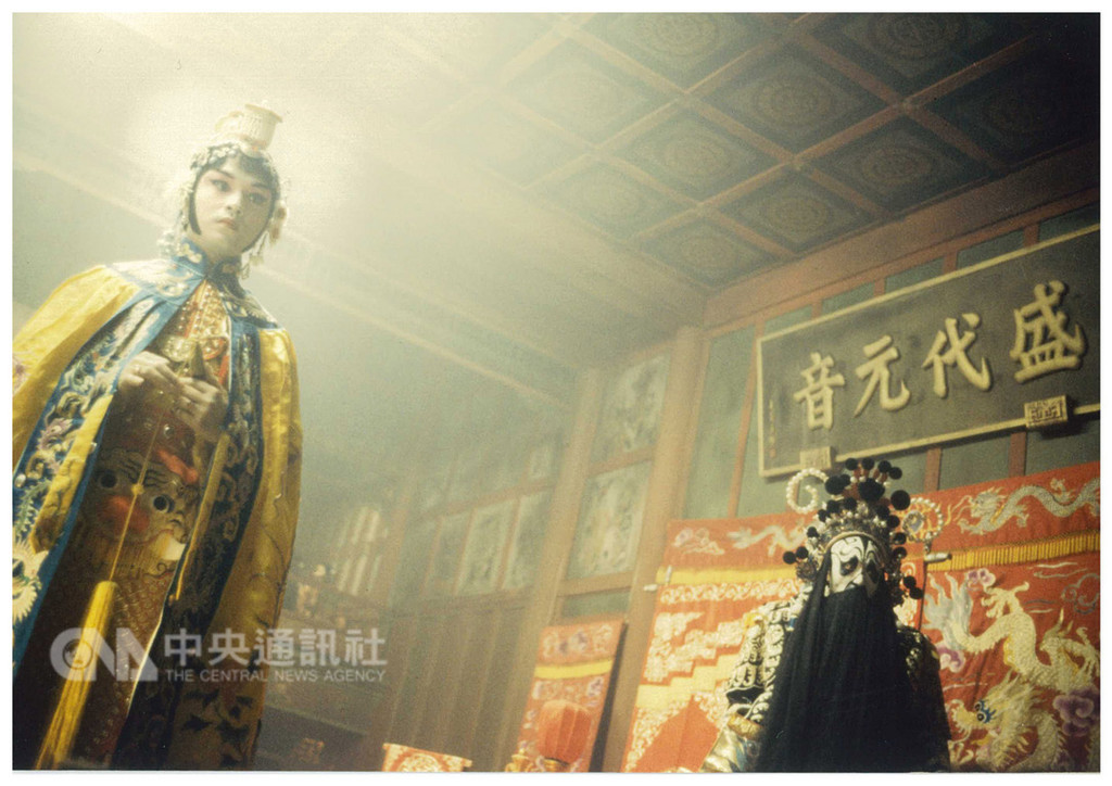 影史經典「霸王別姬」上映25週年,12月14日將推出25週年數位修復版,讓「霸王別姬」重返大銀幕。圖為演出劇照。(甲上娛樂提供)中央社記者汪宜儒傳真 107年11月27日
