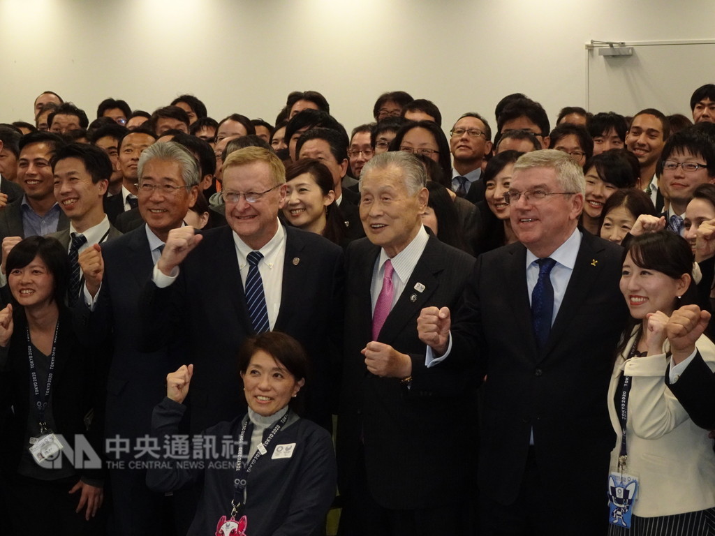 國際奧會主席巴赫(Thomas Bach)(右二),今天在東京出席國際奧會執委會前,再度對外表示歡迎中華台北參加2020東奧。中央社記者楊明珠傳真 107年11月28日