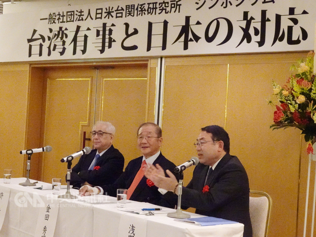 以日本李登輝之友會會長、拓殖大學前校長為首新成立的智庫「日美台關係研究所」2日在東京召開首屆研討會,針對制訂日本版「台灣關係法」一事討論熱絡。中央社記者楊明珠東京攝 107年12月3日