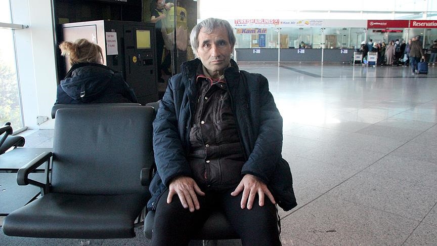 現年53歲的提佩里,在土耳其阿塔圖克機場把候機室椅子當床、在廁所盥洗的生涯已長達27年。(安納杜魯新聞社提供)