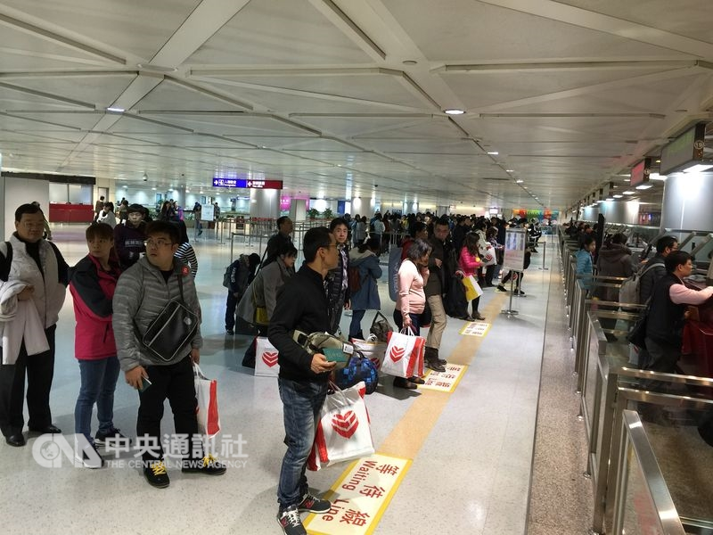 交通部觀光局宣布,今年第1000萬名來台觀光客2日晚間出現,創下連續4年來台觀光客破千萬人次紀錄。(中央社檔案照片)