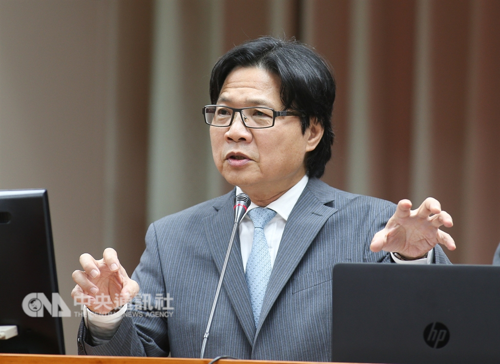 行政院推動2030雙語國家政策發展藍圖,教育部長葉俊榮(圖)5日表示,配合政策,努力推動雙語政策,重點是強化國家的英語力,把英語融入教學領域,甚至有部分科目要用英語來教。中央社記者謝佳璋攝 107年12月5日