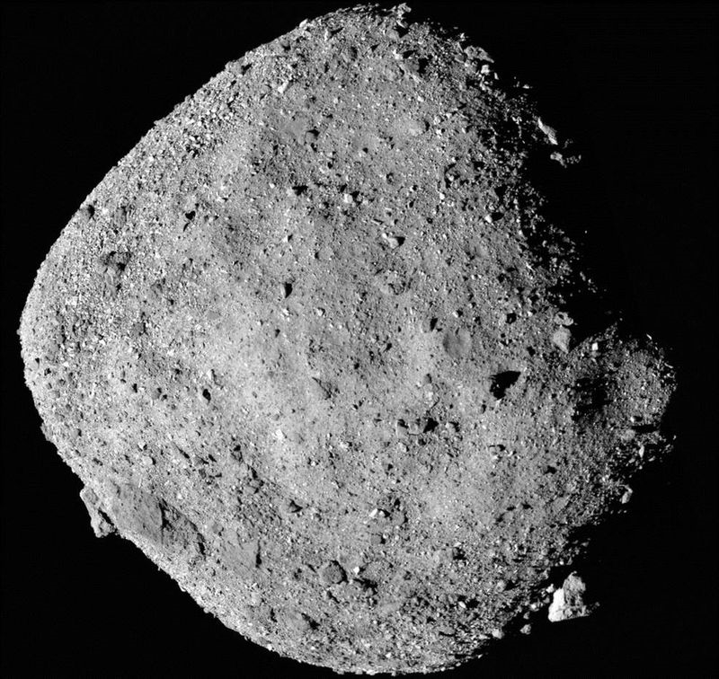 科學家10日表示,NASA的歐塞瑞斯號太空船在相對較近且如摩天大樓般大的小行星貝努上發現水的成分。(圖取自NASA網頁www.nasa.gov)