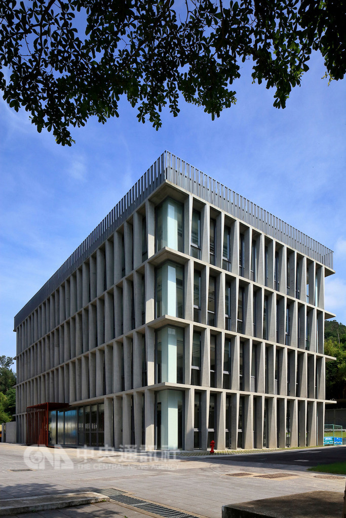2018台灣建築獎15日在台北南港展覽館頒獎,實踐大學民生學院教學大樓及學務大樓建築更新由蘇富源建築師事務所、嶼山工房合作進行,獲佳作肯定。(建築師雜誌提供)中央社記者鄭景雯傳真 107年12月15日