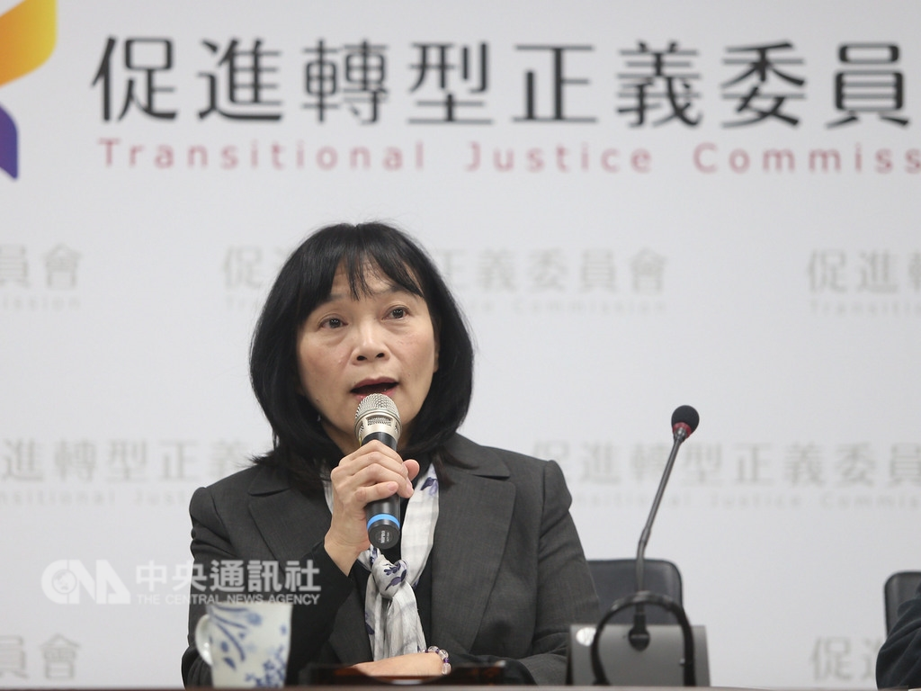 促進轉型正義委員會17日舉行半年任務進度報告記者會,針對中正紀念堂的轉型正義議題,代理主委楊翠提出5項原則建議案。中央社記者徐肇昌攝 107年12月17日