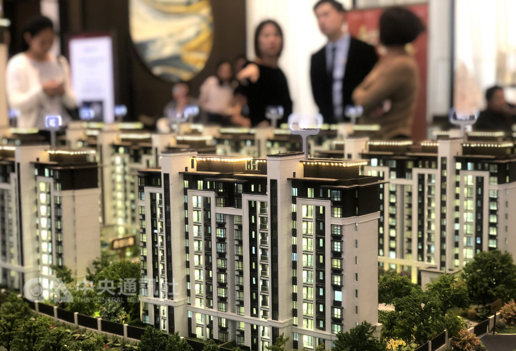 中國大陸多地房市降溫,不少建案降價促銷或放鬆過去兩年推出的限購措施,以加速去庫存。(中新社資料照片)中央社 107年12月20日