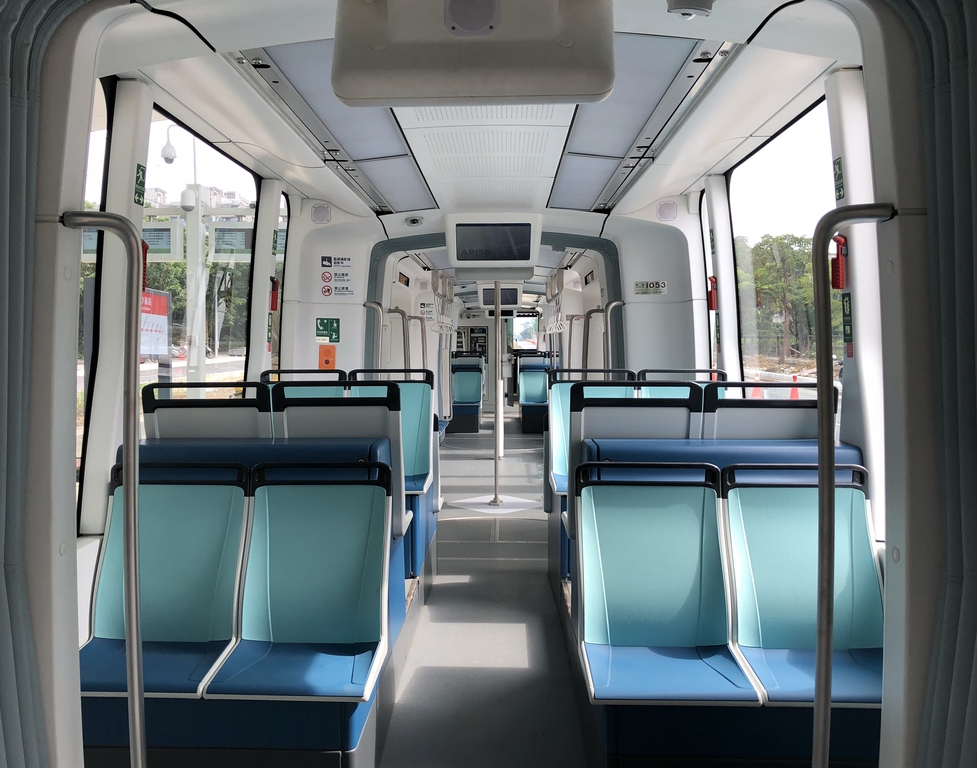 淡海輕軌23日即將上路,列車從設計、製造到測試,全車在台灣完成,是台灣執行國車國造首例。車廂內大型觀景車窗設計,讓每位乘客可將淡水美景一覽無遺。(新北捷運工程局提供)中央社記者王鴻國傳真 107年12月20日