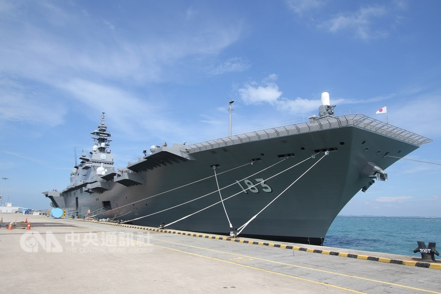 日本出動了可改裝為航空母艦的護衛艦「出雲號」(圖)。(中央社檔案照片)