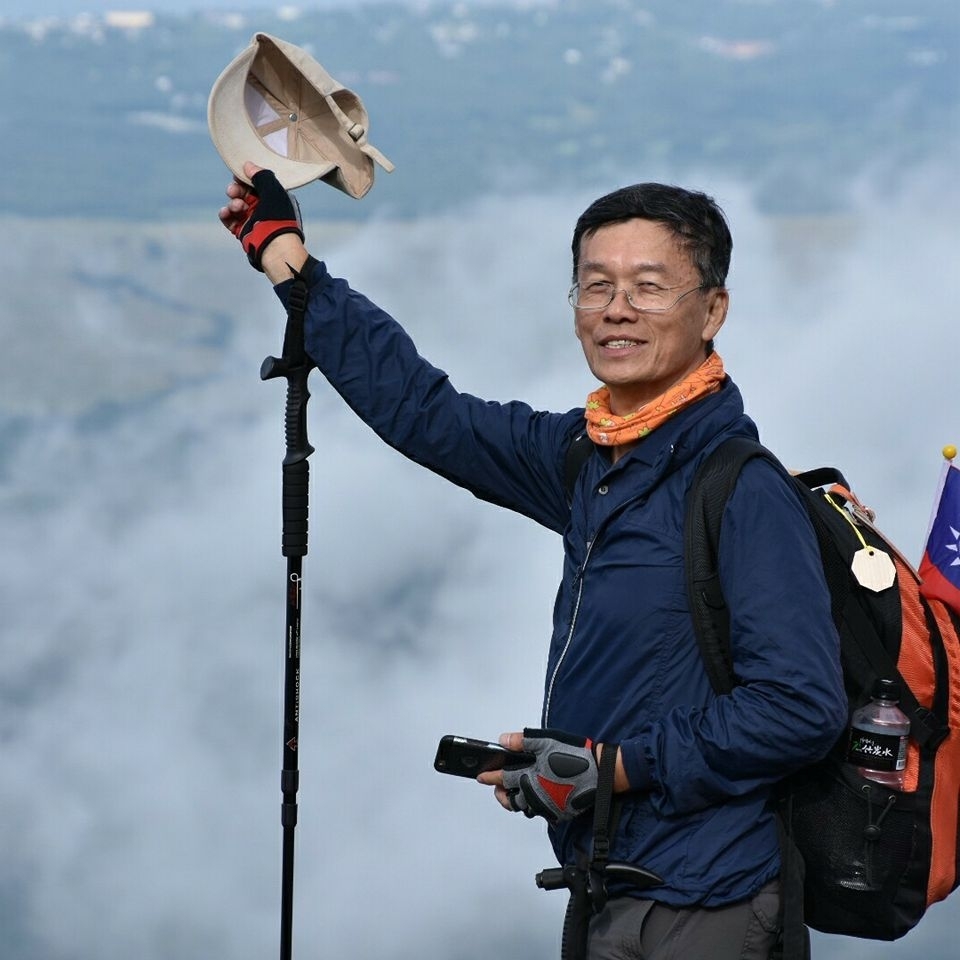 許高慶強調,此事不能究責台灣的旅行社業者,且如果找到脫逃旅客,要由旅行社負責遣返機票並不合理。(圖取自許高慶臉書www.facebook.com)