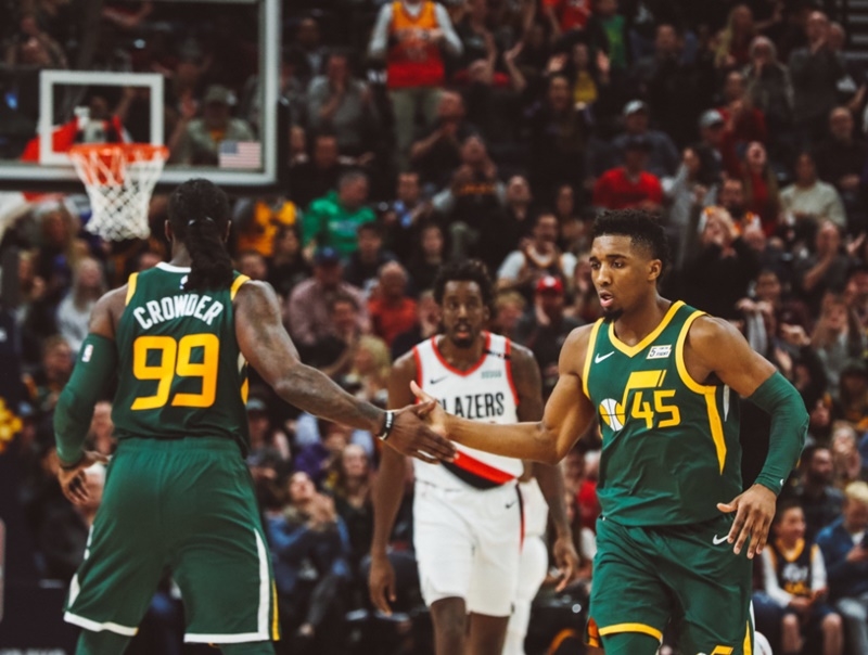 猶他爵士26日以117比96大勝波特蘭拓荒者。(圖取自twitter.com/utahjazz)