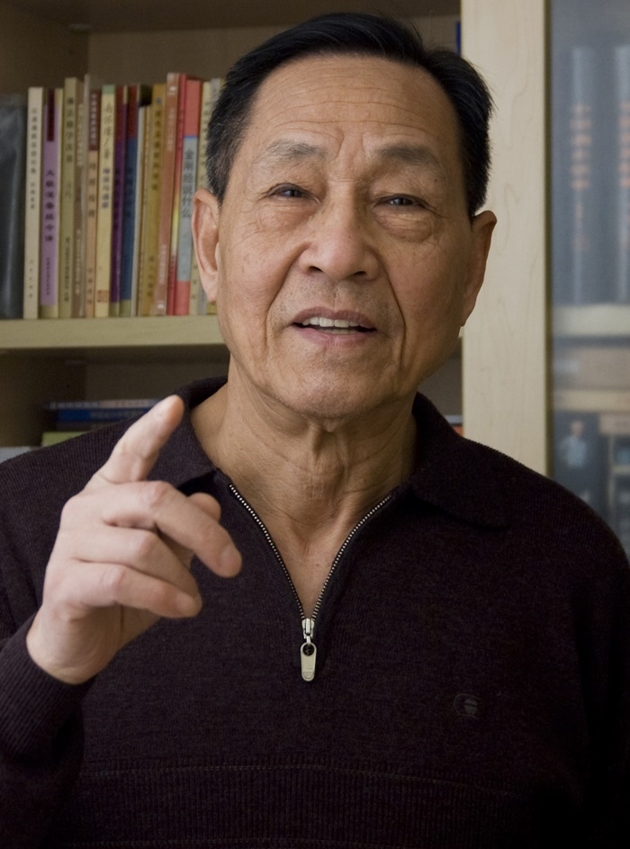 已故中共總書記趙紫陽秘書鮑彤(圖)說,以維護黨的領導的權力和利益為主題的改革「也許永遠在路上」。(取自維基共享資源,圖屬公有領域)