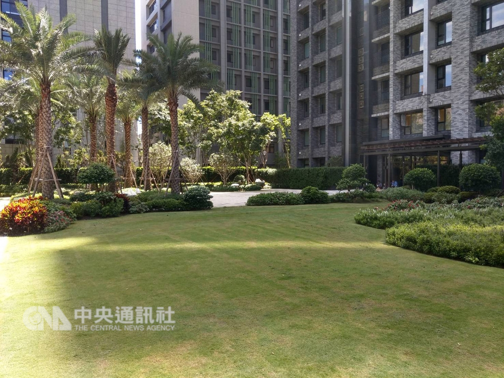 圖為與財政部大樓共同開發的「華固新天地」地上權住宅案。(中央社檔案照片)