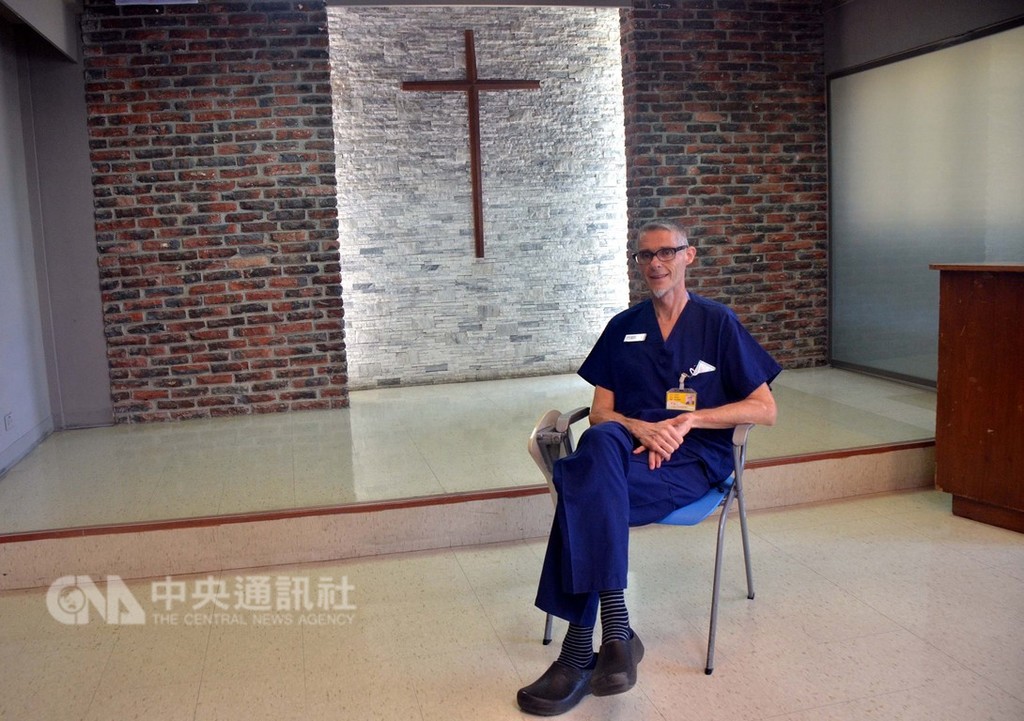 守護台東鄉親生命33年,台東基督教醫院澳洲籍急診室醫生柯彼得(圖)獲邀在108年元旦領唱國歌。他說:「台灣就是我的家,從來不想在其他國家。」(檔案照片)中央社記者盧太城台東攝 108年1月1日