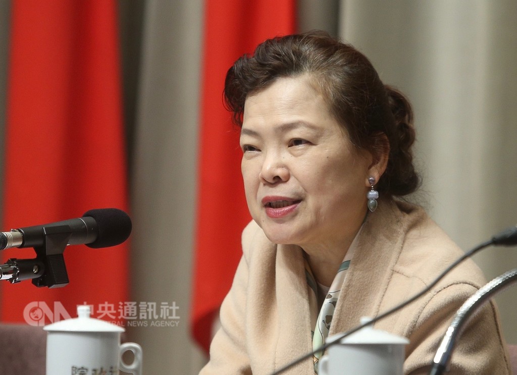 經濟部次長王美花(圖)3日出席行政院會後記者會,說明外國人投資條例修正草案及華僑回國投資條例修正草案。中央社記者謝佳璋攝 108年1月3日