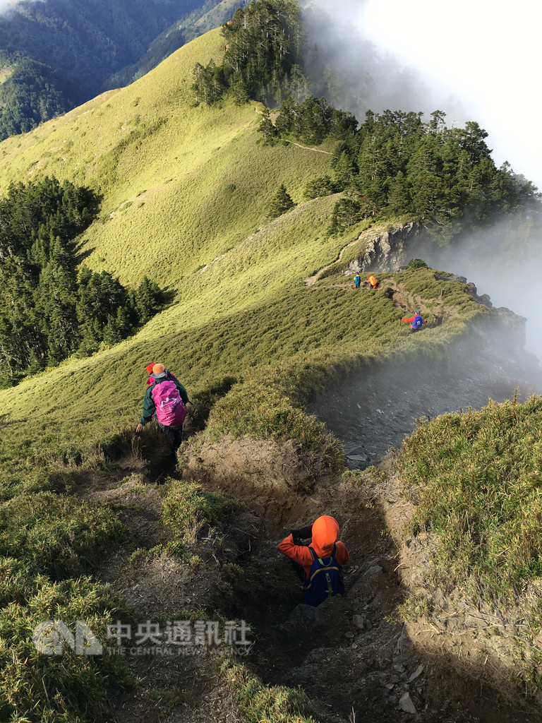 高山症是海拔2500公尺以上最常發生的疾病,根據研究,台灣有近1/3山友會發生急性高山症,其中有極少數會嚴重到腦水腫或肺水腫,即時下撤是治療嚴重致命高山症的唯一有效方法。(急診醫師王士豪提供)中央社記者陳偉婷傳真 108年1月6日