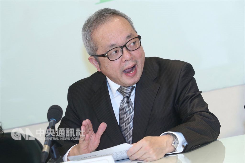 行政院8日上午召開「歲計賸餘相關規劃說明」記者會,行政院副院長施俊吉(圖)表示,歲計賸餘使用將是一次性的方式。中央社記者吳家昇攝 108年1月8日