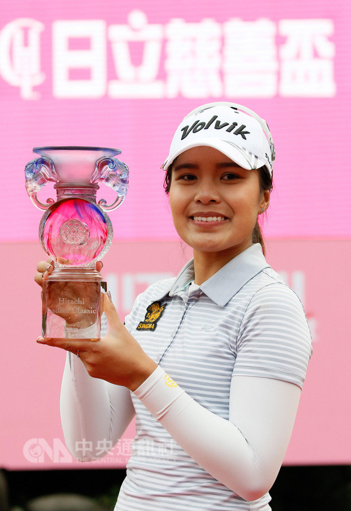 2019年日立慈善盃女子高爾夫菁英賽,22歲泰國選手帕琳達(Parinda Phokan)13日在最後一回合賽事後來居上,以3回合總桿低於標準桿12桿的204桿奪冠。(主辦單位提供)中央社記者黃巧雯傳真 108年1月13日