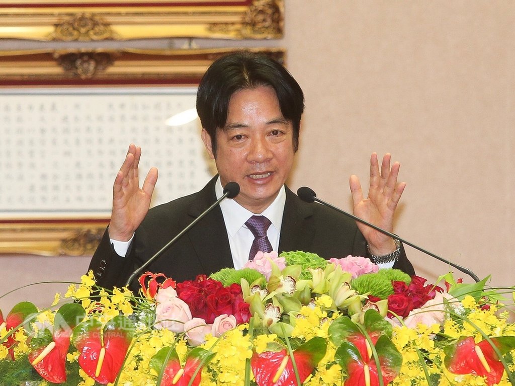 卸任的行政院長賴清德(圖)14日致詞時表示,過去民進黨執政時要開放美豬、美牛,在野的國民黨反對,但當國民黨執政時,變成在野的民進黨反對,過去他在國會,難辭其咎,要跟社會道歉。中央社記者謝佳璋攝 108年1月14日