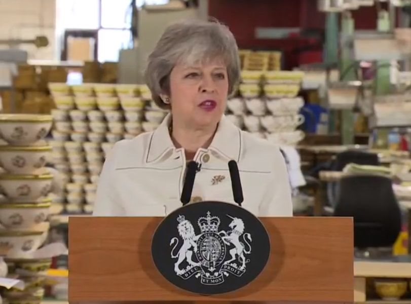 英國首相梅伊14日發表談話,呼籲議員「看在這個國家的份上」,15日能對她的脫歐協議草案投下支持票。(圖取自www.facebook.com/10downingstreet)
