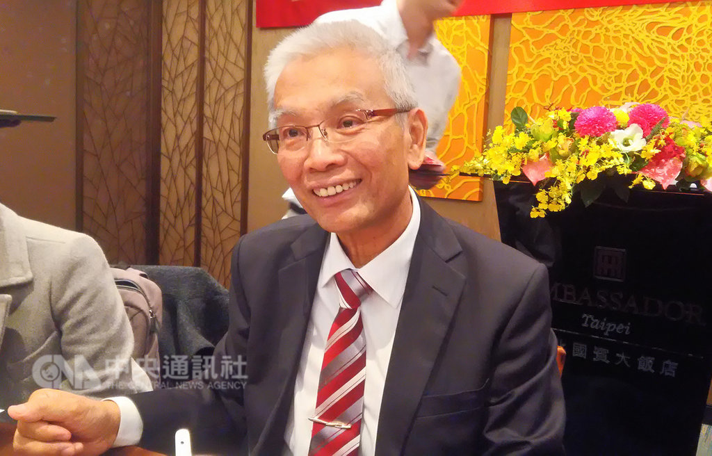 台灣期貨交易所董事長許虞哲15日在記者會表示,去年台灣期貨市場交易量首次突破3億口,盼4年內年度交易量突破4億口。中央社記者潘智義攝 108年1月15日