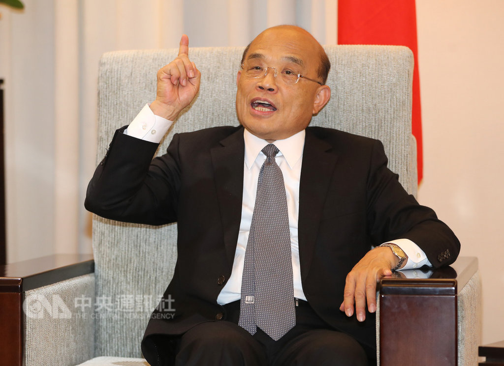 行政院長蘇貞昌15日在立法院表示,上任後簽的第一份公文,是核定第三期的「太空科技發展計畫」,為期10年,預計投入新台幣251億元,「政府守護台灣、守護人民,不只是要接地氣,還要能上太空」。中央社記者張皓安攝 108年1月15日