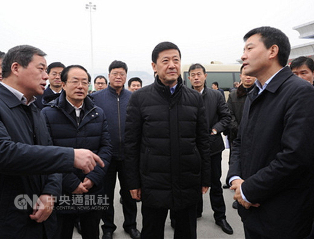 前陜西省委書記趙正永15日被查落馬後,現任副省長陳國強(右2)也傳出當天被帶走協助調查。他曾被視為趙正永大管家。圖為陳國強14日到寶雞過境高速公路調研,這是他迄今最後一次公開露面。(取自榆林市交通局網站)中央社 108年1月19日