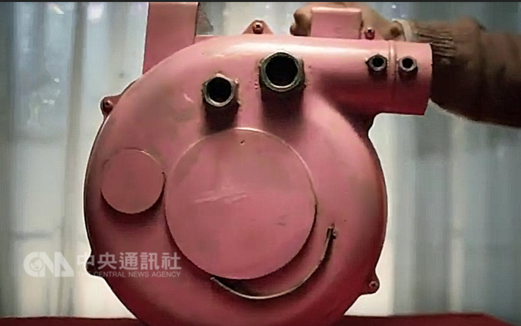 在中國被稱為「小豬佩奇」的英國動畫粉紅豬小妹(Peppa Pig),去年因「社會人」的打扮江湖味過重,遭影音平台封殺淪為過氣網紅,現在又因一則5分鐘短片,平反刷爆朋友圈。(擷取自影片)中央社 108年1月19日