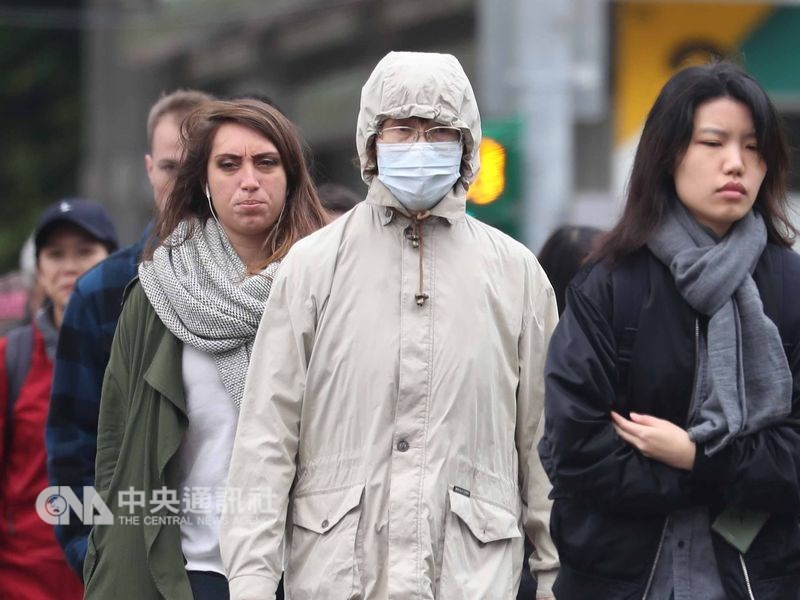 強烈大陸冷氣團20日晚間開始南下,各地氣溫都會逐漸下降,影響時間到23日,低溫下探攝氏10度。(中央社檔案照片)