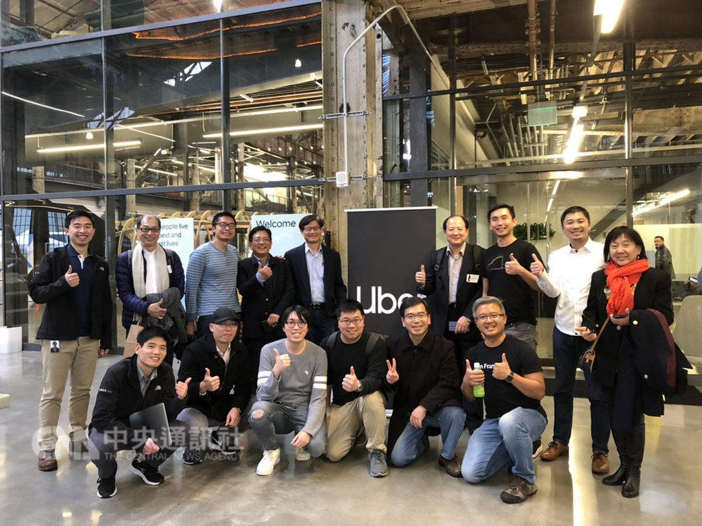 科技部政務次長許有進在CES 2019展落幕後,在舊金山時間17日下午參訪舊金山Uber總部內的前瞻科技中心。(科技部提供)中央社記者潘姿羽傳真 108年1月21日