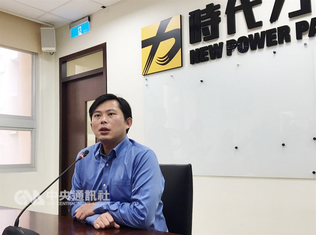 時代力量執行黨主席黃國昌21日凌晨在臉書發文表示將卸下黨務。黃國昌說,去年選前他就有這樣的想法,時代力量是民主的政黨,「不是一人的政黨」,期待輩出的人才能更實際參與黨務推動。中央社記者陳俊華攝 108年1月21日