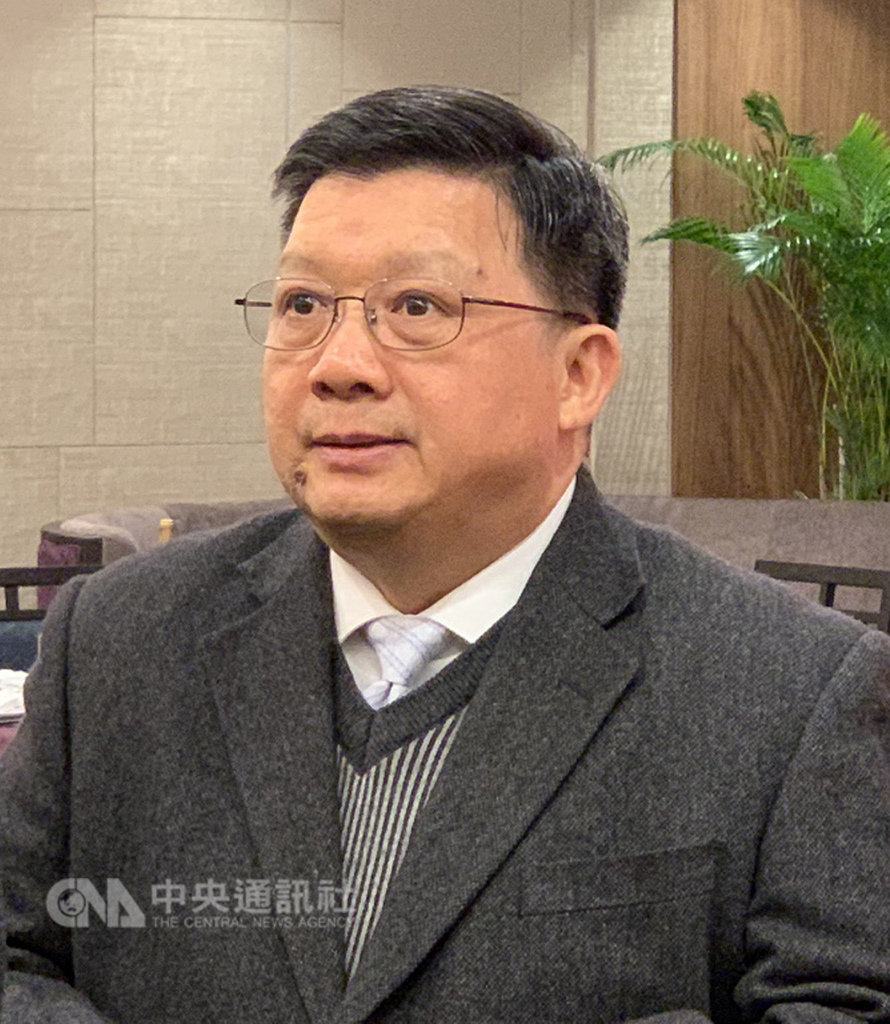 LED封裝廠億光22日舉辦歲末感恩餐會,董事長葉寅夫表示,小間距顯示器將是今年億光成長較快的Mini LED(次毫米發光二極體)應用類別。中央社記者吳家豪攝 108年1月22日