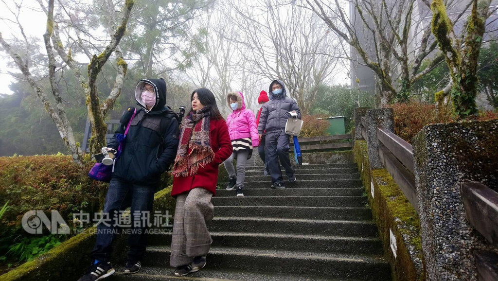 強烈大陸冷氣團發威,宜蘭太平山國家森林遊樂區26日清晨降到攝氏1度,雖然還未出現下雪狀況,仍吸引不少遊客上山賞美景。(林務局羅東林管處提供)中央社記者沈如峰宜蘭縣傳真 108年1月26日