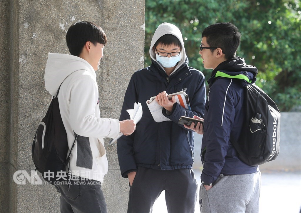 108學年度大學入學考試學科能力測驗26日進入第2天,考數學、國語文寫作能力測驗和自然。中央社記者謝佳璋攝 108年1月26日