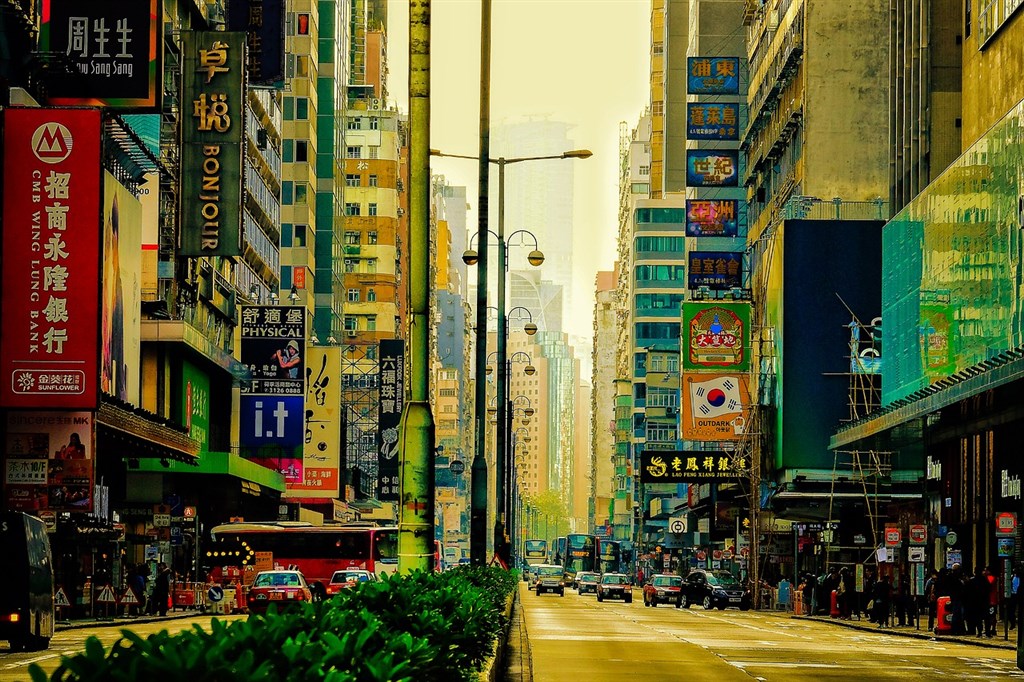 香港近年來外移人口再度增加,其中年輕人的比重顯著上升。(圖取自Pixabay圖庫)