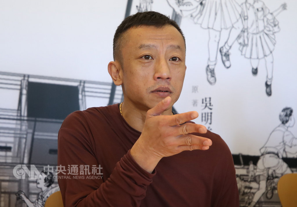 公視新戲「天橋上的魔術師」改編自台灣作家吳明益同名小說,投入新台幣約1.55億元資金拍攝,由導演楊雅喆(圖)執導。楊雅喆28日透露,故事關鍵「魔術師」人選已鎖定一名大咖歌手演出。中央社記者張新偉攝 108年1月28日