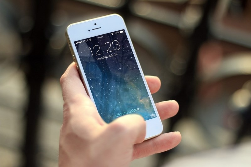 蘋果財報透露當季iPhone營收年減15%,蘋果執行長庫克坦言價格是因素。(圖取自Pixabay圖庫)