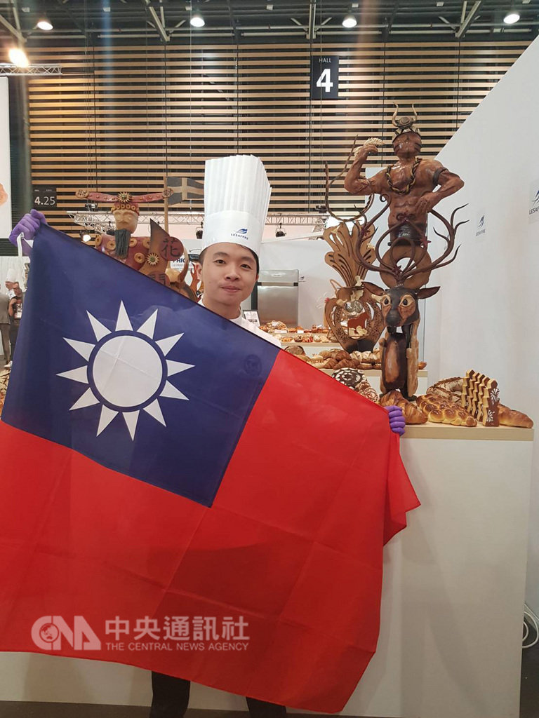 台灣青年麵包師傅張廷瑋在法國國際最佳青年麵包師傅大賽中,以台灣原住民及梅花鹿意象的作品獲得藝術麵包最佳工藝獎。(張廷瑋提供)中央社記者曾依璇巴黎傳真 108年1月30日