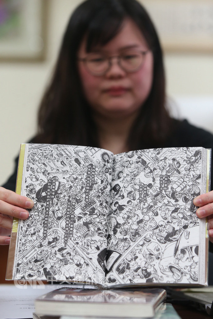 國際上對台灣民生的最大印象就是機車很多,由於台北國際書展也會有不少外籍人士前往參觀,中研院今年也特別將第9屆金漫獎年度漫畫大獎得主李隆杰的作品「愛在機車之海」,變成「機車瀑布VR」,在2月書展中實境呈現。中央社記者鄭傑文攝 108年1月31日