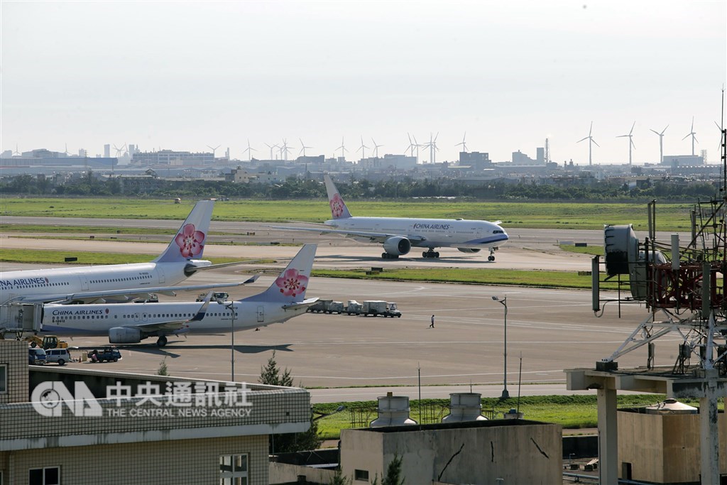 圖為桃園機場華航班機。(中央社檔案照片)