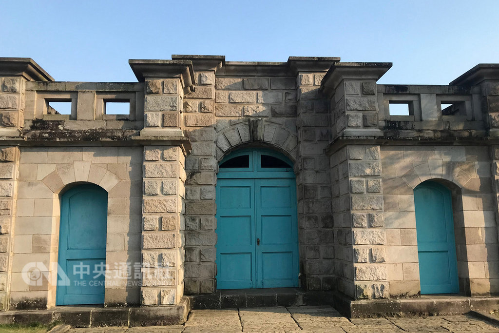 國定古蹟原台南水道淨水池區的歐洲城堡式建物,在台灣相當少見,內部已成為蝙蝠族群的棲息處。(台南市文化局提供)中央社記者楊思瑞台南傳真 108年2月6日