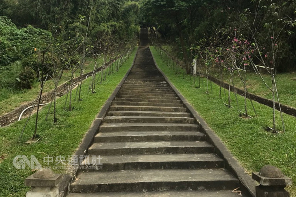 國定古蹟原台南水道淨水池區建物前方有191階的階梯,是園區內的一大特色。(台南市文化局提供)中央社記者楊思瑞台南傳真 108年2月6日