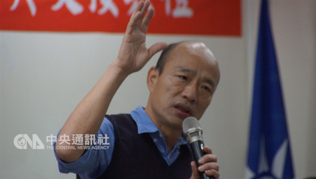 高雄市長韓國瑜日前接受美國之音「海峽論談」節目專訪時,形容中國大陸與台灣是「指腹為婚」。(中央社檔案照片)
