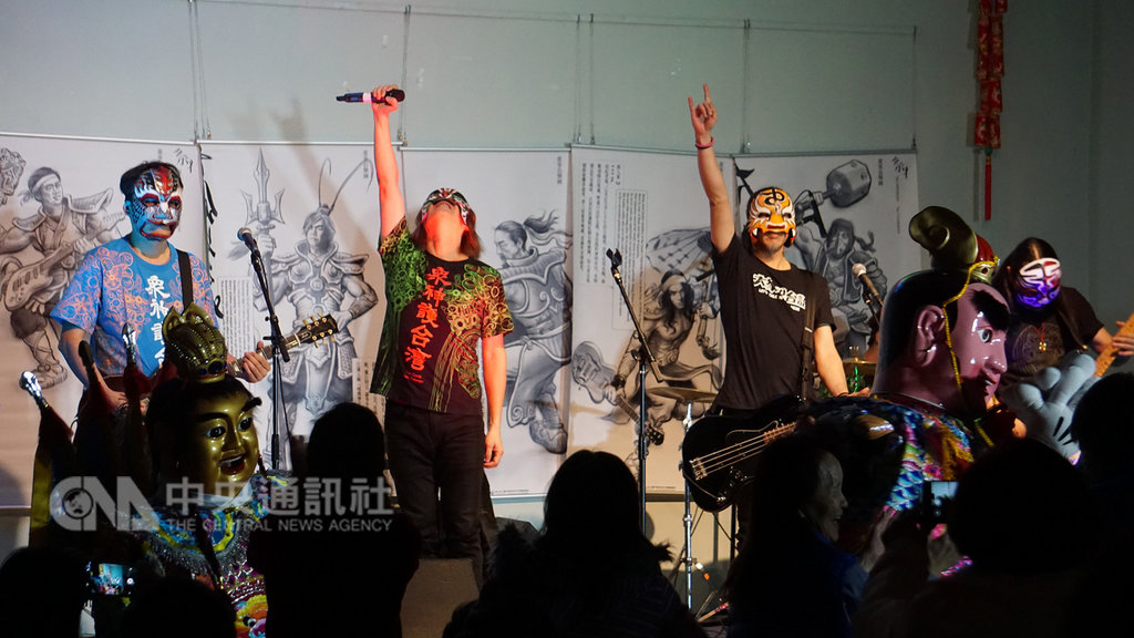 董事長樂團(圖)唱片專輯包裝入圍葛萊美獎,9日在洛杉磯僑胞面前演出,為10日的頒獎典禮集氣。中央社記者林宏翰洛杉磯攝 108年2月10日