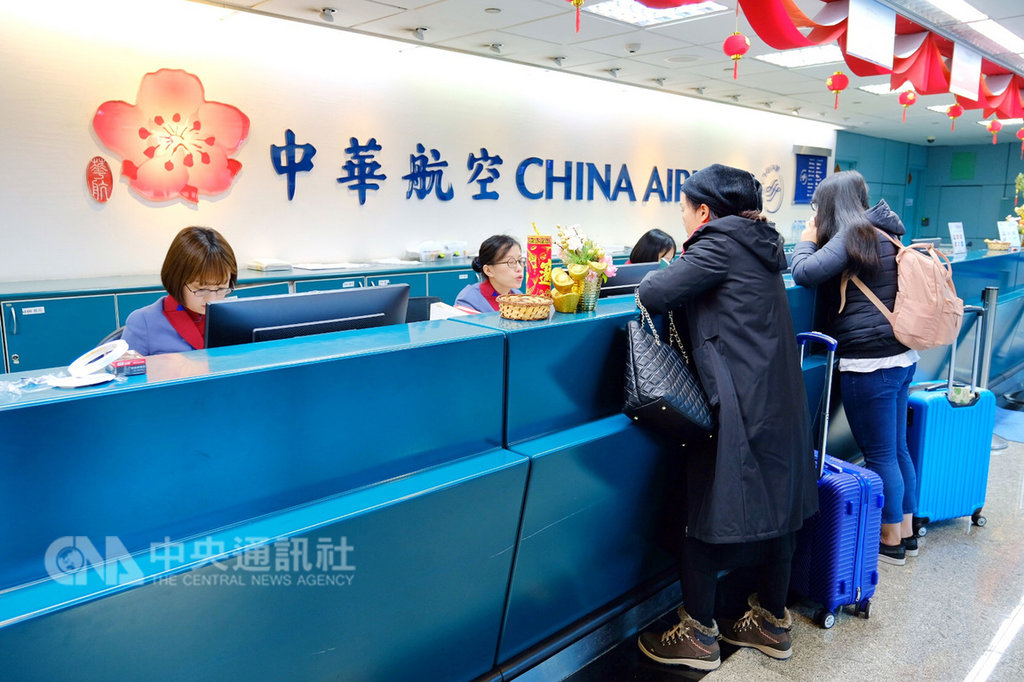 華航機師罷工進入第4天,桃園國際機場公司表示,根據中華航空公司在11日上午8時30分提供的資料顯示,預估有9個出境航班及13個入境航班,共22個航班取消,受影響旅客約3893人。中央社記者吳睿騏桃園機場攝 108年2月11日