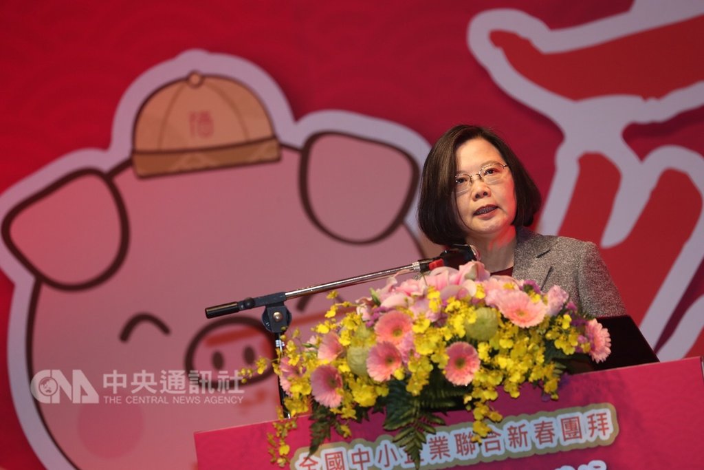 總統蔡英文(圖)13日在台北出席2019全國中小企業聯合新春團拜,致詞時表示將努力打造更好的投資環境。中央社記者吳家昇攝 108年2月13日