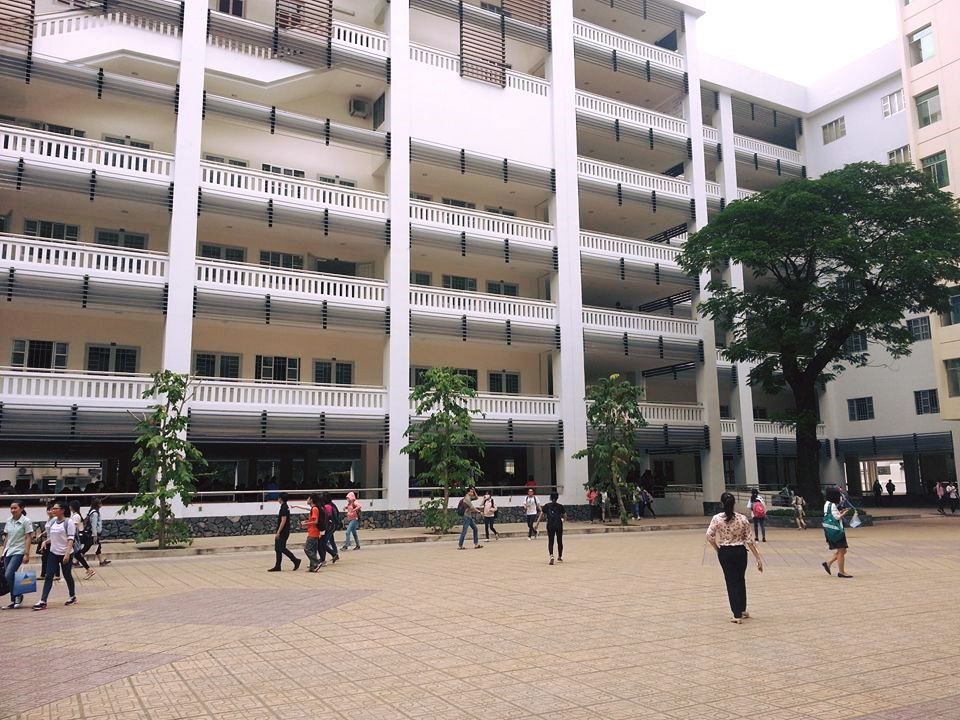 越南胡志明市師範大學今年招生資格限定男女身高得達到155公分和150公分,規定公布後引起關注。(圖取自facebook.com/Hcmup)