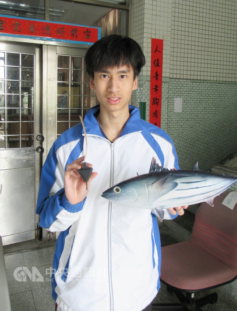 基隆市安樂高中學生陳懷璞(圖)日前以「魚能發電之開發與應用」主題在台灣國際科展工程學科獲得一等獎殊榮,5月將前往美國參加「國際科技展覽會」。(安樂高中提供)中央社記者王朝鈺傳真 108年2月20日