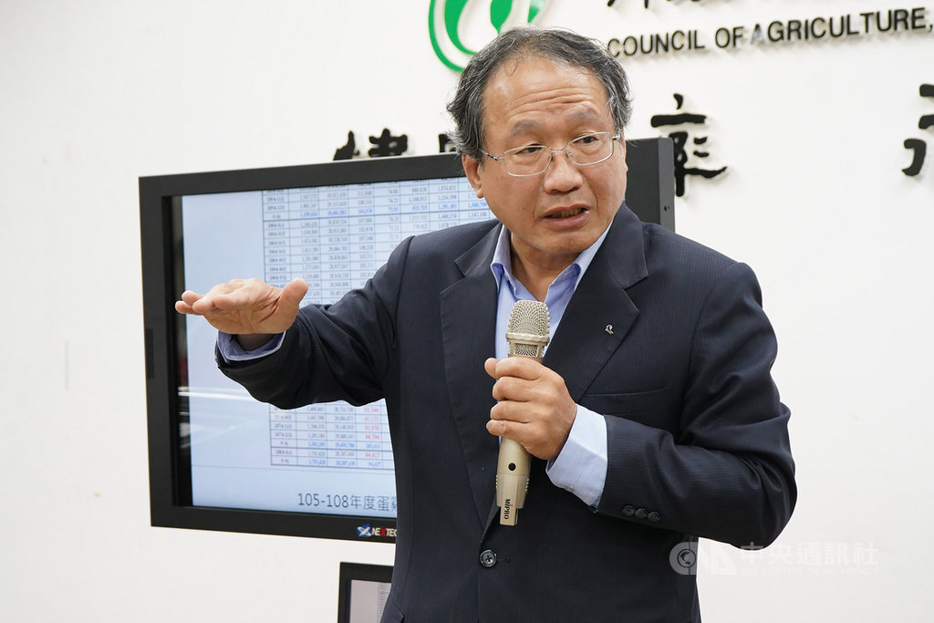 全國近期鬧蛋荒,農委會副主委黃金城22日表示,已陸續補上175萬隻蛋雞,較去年平均每個月新母雞增加37萬隻,預計3月底可以全數產蛋,屆時每天需求供應量10萬5000箱就會穩定供應。防檢局則說,其實最快3月中就能穩定。(農委會提供)中央社記者楊淑閔傳真 108年2月22日