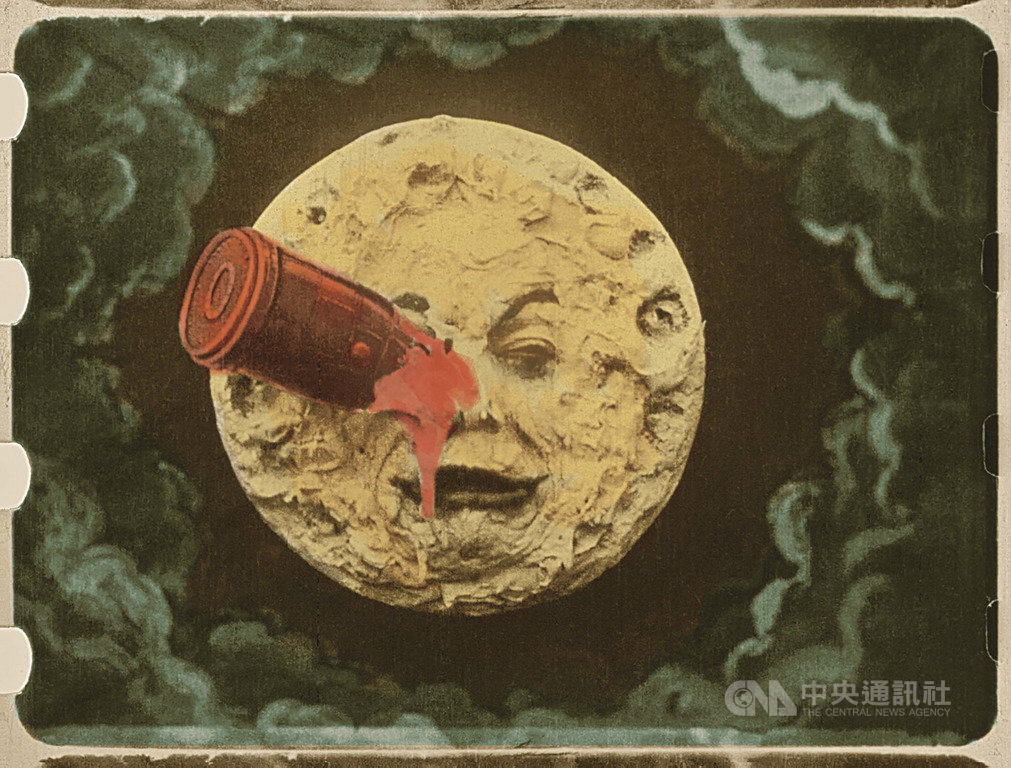 2019金馬奇幻影展4月將登場,適逢人類登陸月球50週年,今年主視覺海報特別以「月球」為主題,除將在大銀幕重現影史首部科幻電影「月球之旅」外,也首度規劃「科幻電影」單元。(金馬奇幻影展提供)中央社記者洪健倫傳真 108年2月26日